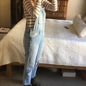 H&M light wash overalls